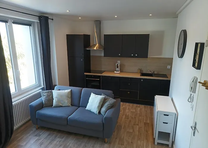 Appartement T2 N3, Proche Naval Group Et Centre Ville